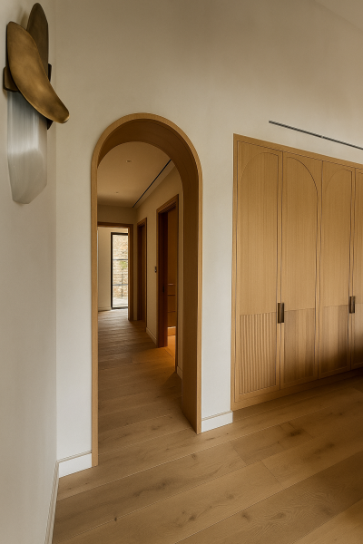 Enduit Minéral 000 Saint-Tropez, élégance minérale et architecture intérieure d’exception