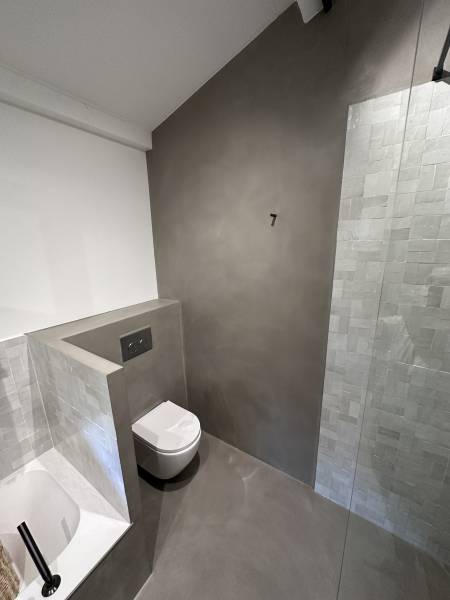 Rénovation d'une salle de bain en béton ciré à Saint-Paul-de-Vence 06