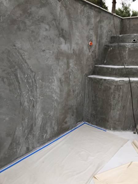 Réalisation Piscine en Béton Ciré dans les hauteurs de Roquebrune-sur-Argens  83 Var