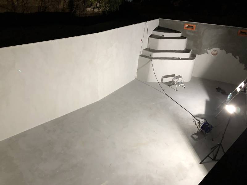 Réalisation Piscine en Béton Ciré dans les hauteurs de Roquebrune-sur-Argens  83 Var