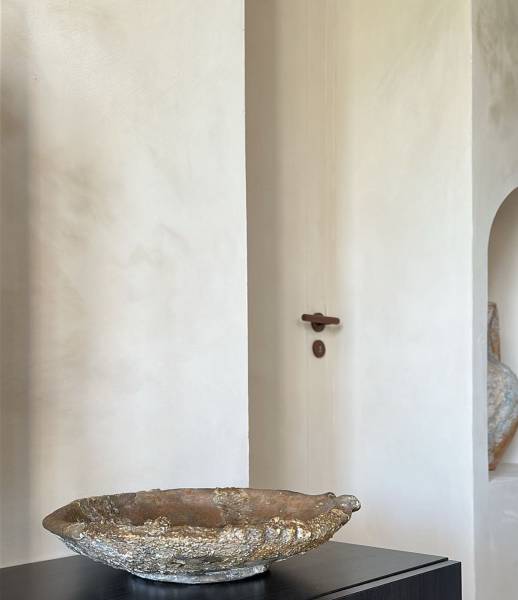 Badigeon de chaux travailler à la brosse dans le Golfe de Saint-Tropez, Var 83