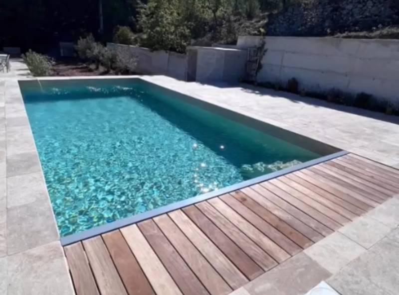 Béton Ciré Piscine dans le charmant village de Rians Var 83