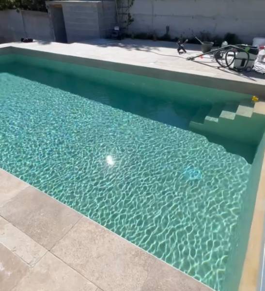 Béton Ciré Piscine dans le charmant village de Rians Var 83