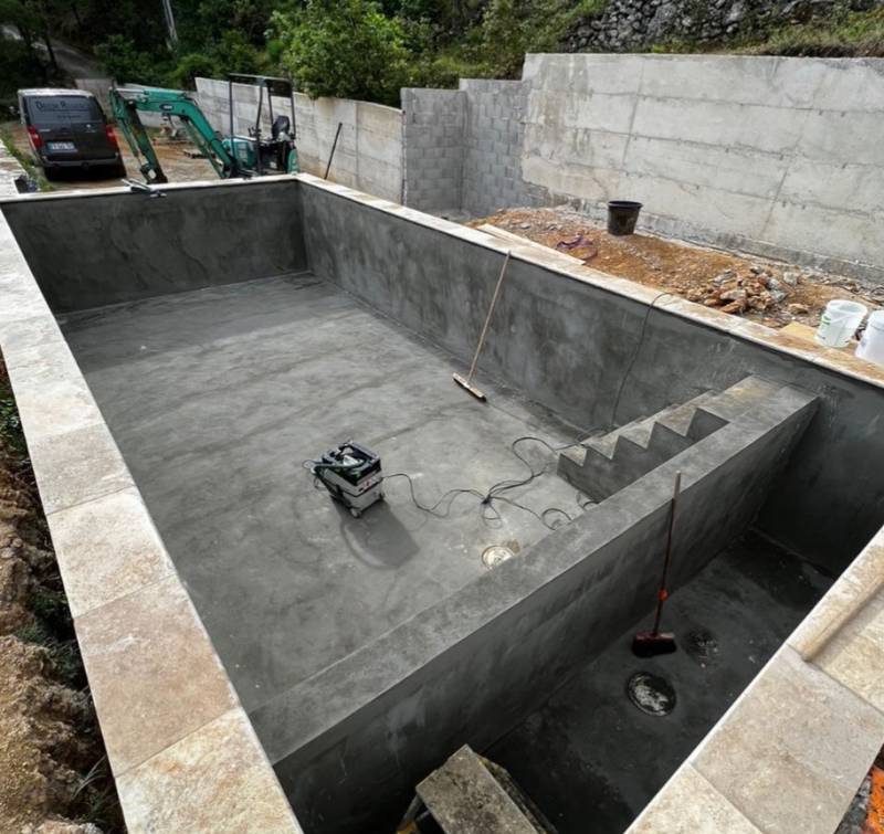 Béton Ciré Piscine dans le charmant village de Rians Var 83