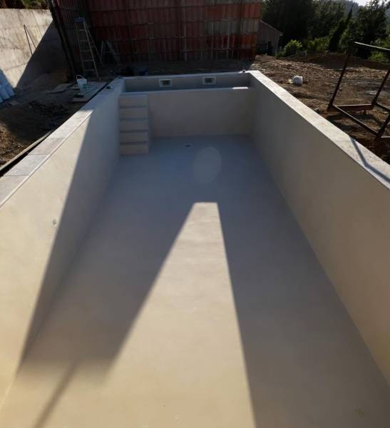Béton Ciré Piscine dans le charmant village de Rians Var 83