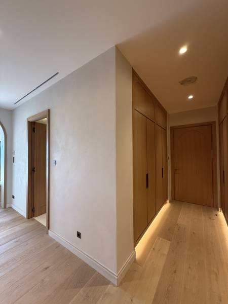 Enduit Minéral 000 Saint-Tropez, élégance minérale et architecture intérieure d’exception